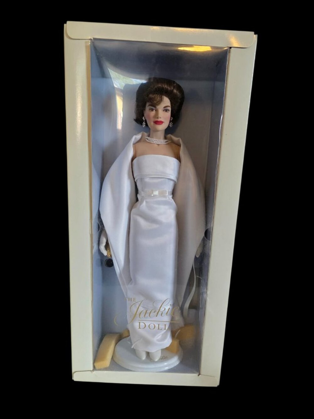 Franklin Mint Jacqueline Kennedy "The Jackie Doll" Inaugural Gala Portrait Doll - Picture 1 of 10